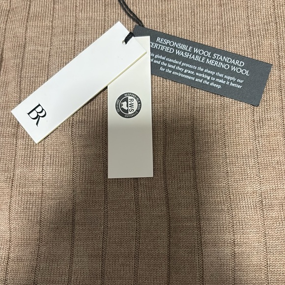 Banana Republic Merino Wool Sweater - Picture 3 of 5